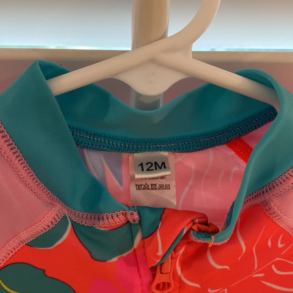 Rash guard swimsuit Size 12m - Picture 3 of 3